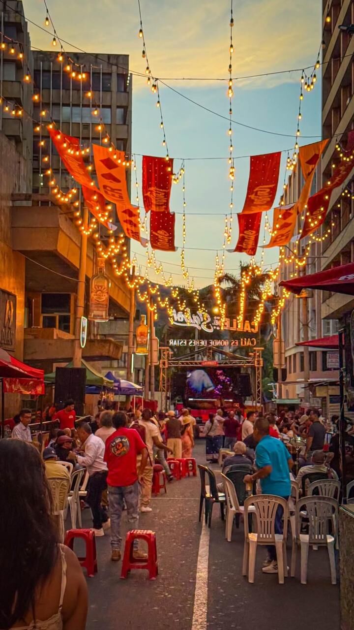 Calle de la Salsa at night, Cali