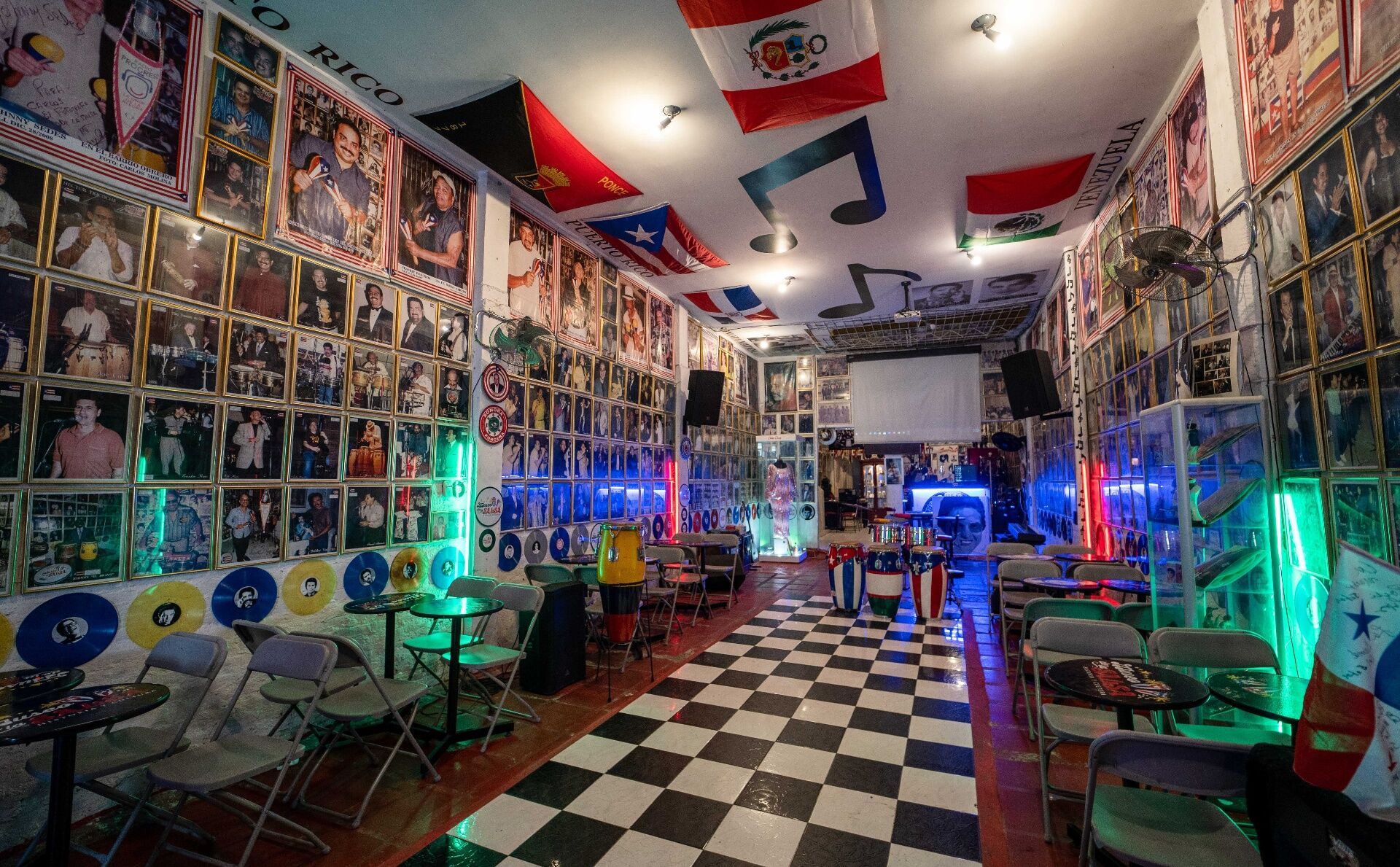 Salsa hall portraits, Cali
