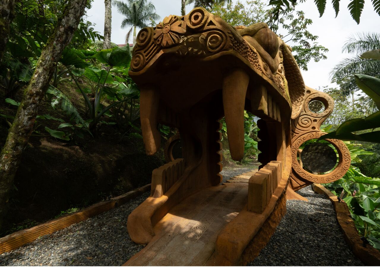 Casa Tuirak sculpture